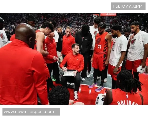 开拓者三名中锋缺阵鹈鹕领先里斯表现低迷普尔替补贡献13分